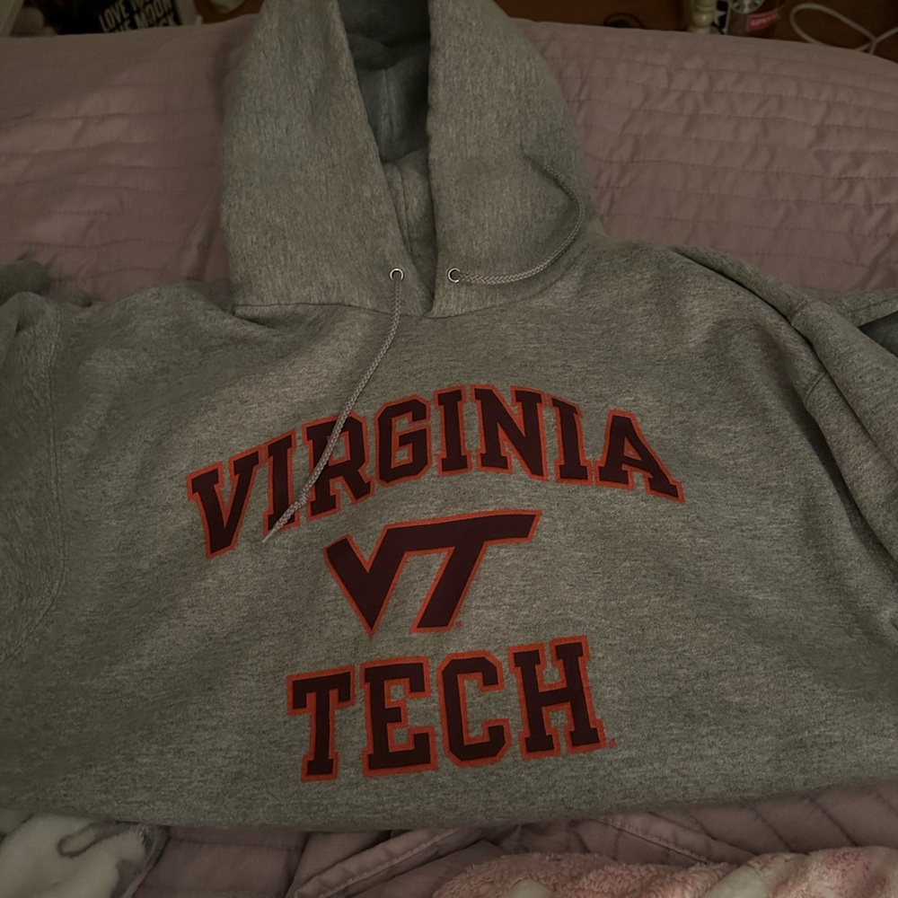 women’s virginia tech sweatshirt size medium